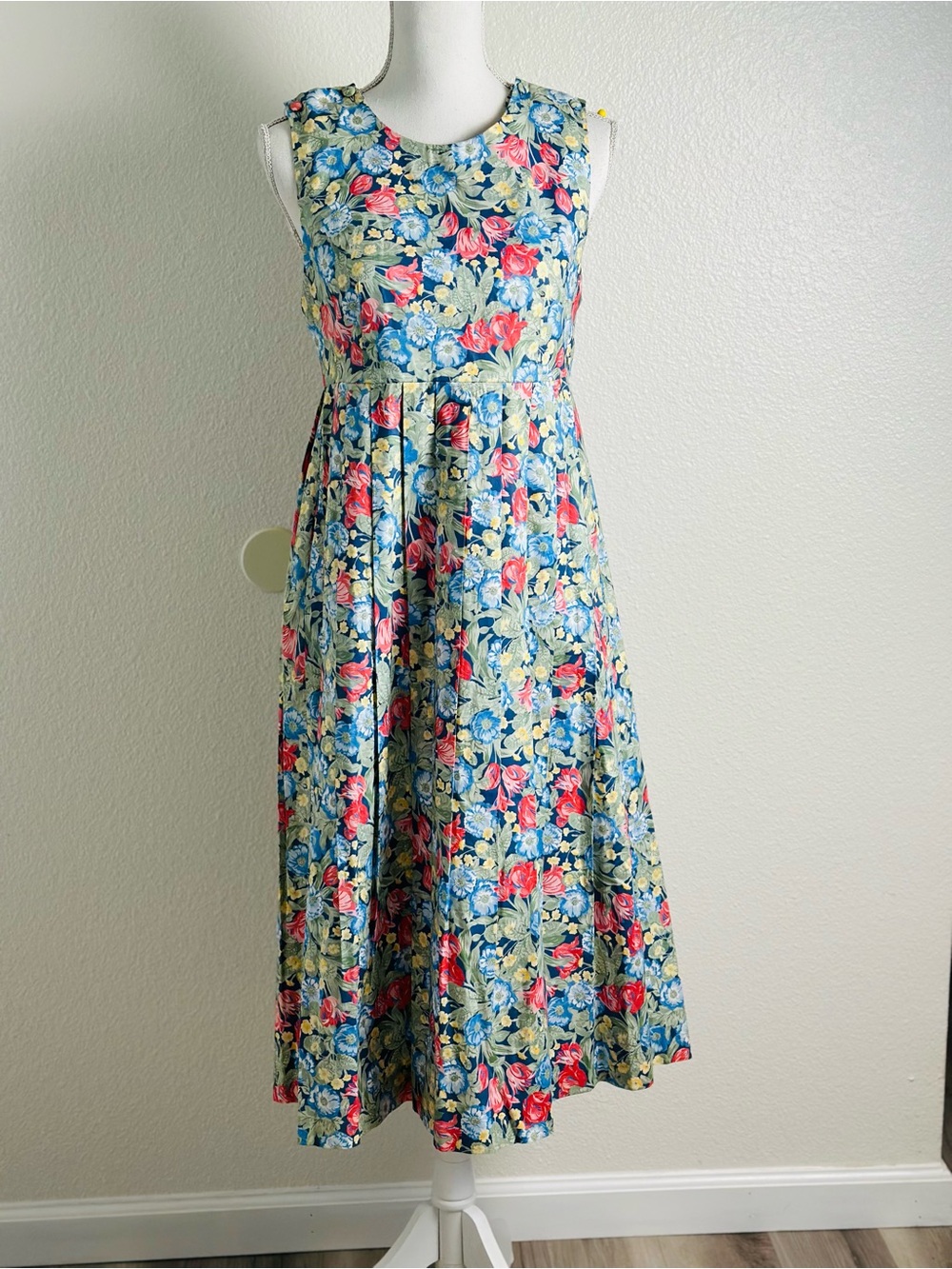 Vintage Laura Ashley Floral Print Pleated Dress Size 6
